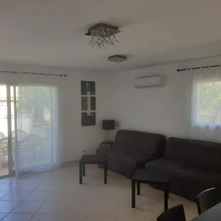 Familiale Avec Piscine Proche De Toutes Les Plages Vila